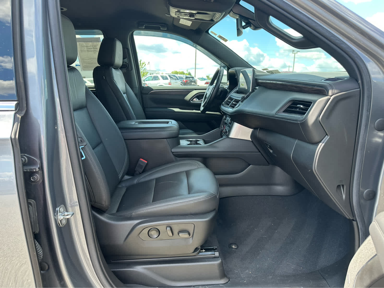 Thumbnail: 2022 Chevrolet Tahoe - 20