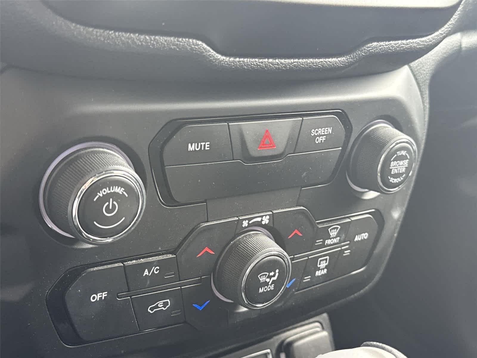 Thumbnail: 2020 Jeep Renegade - 19