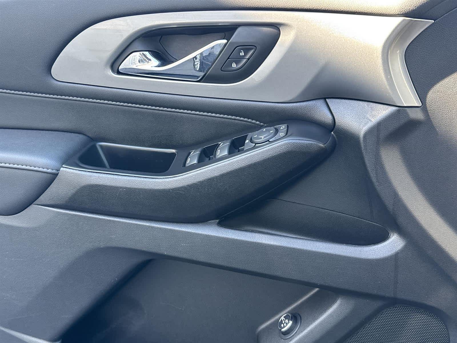 Thumbnail: 2023 Chevrolet Traverse - 24