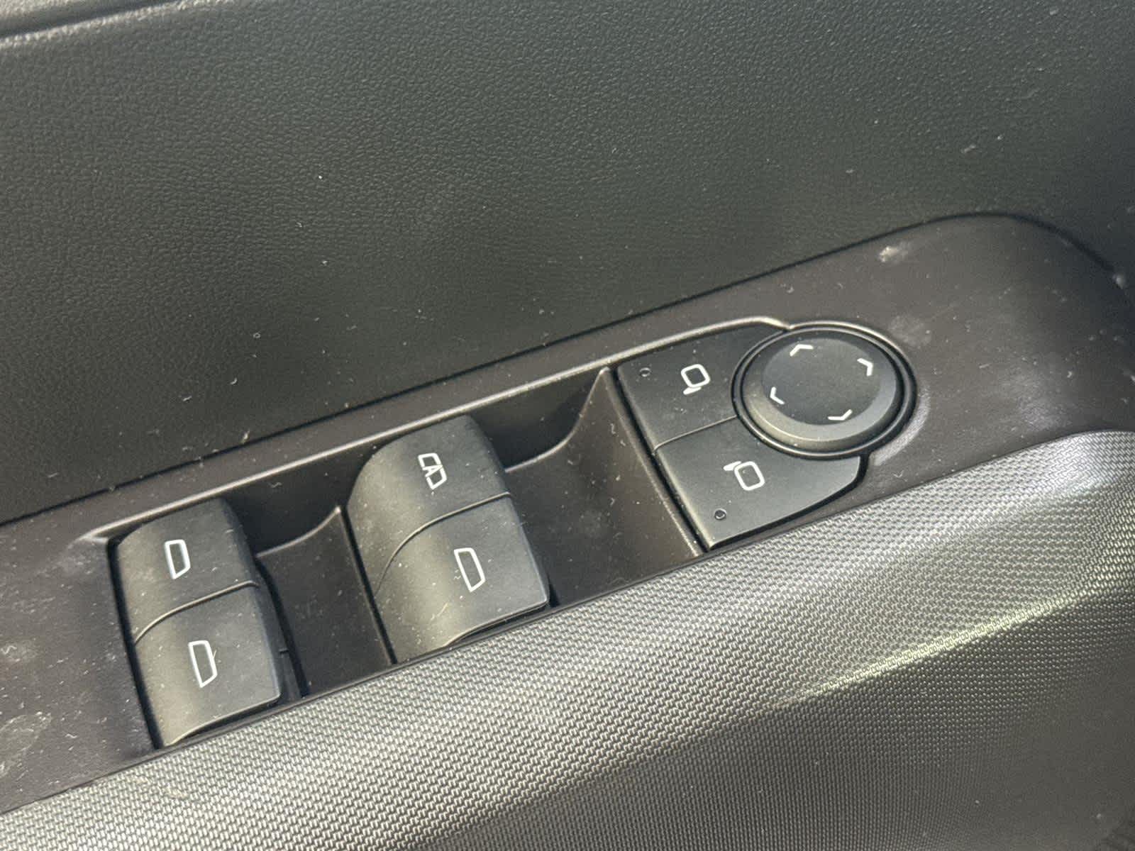 Thumbnail: 2024 Chevrolet Colorado - 23