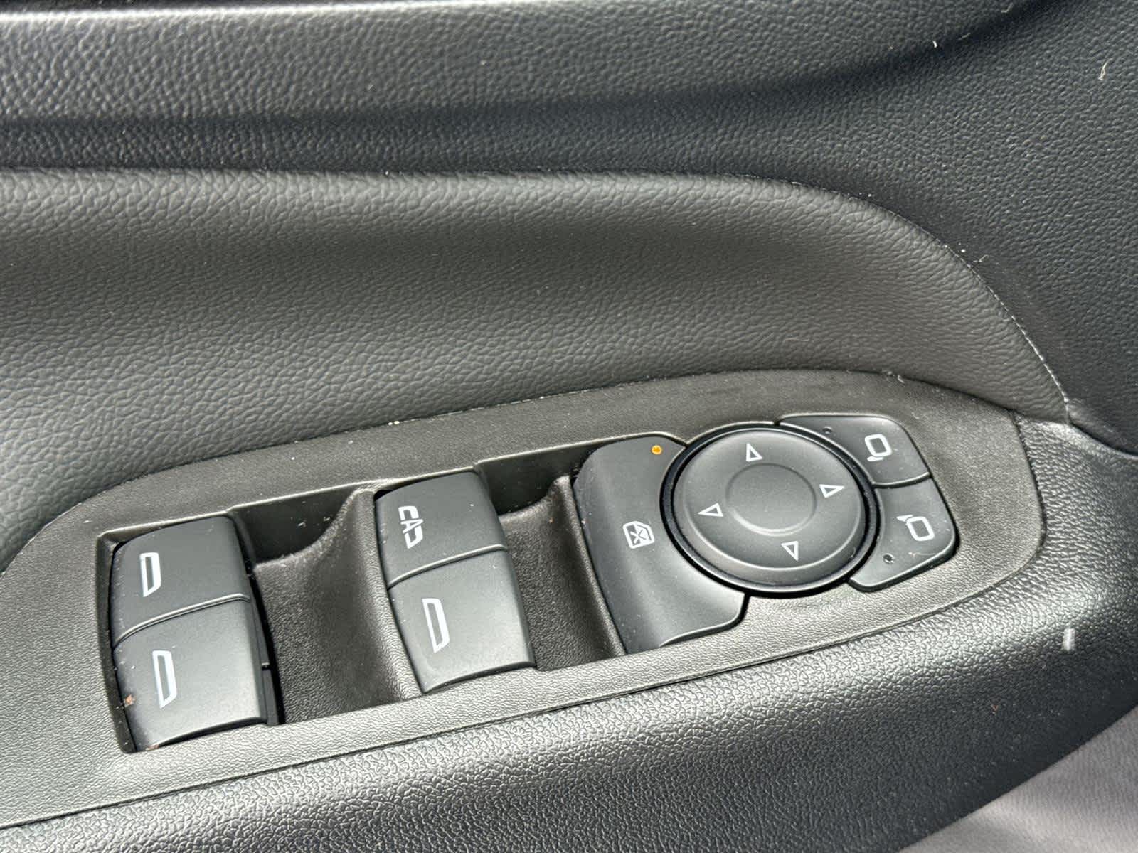 Thumbnail: 2023 Chevrolet Equinox - 25