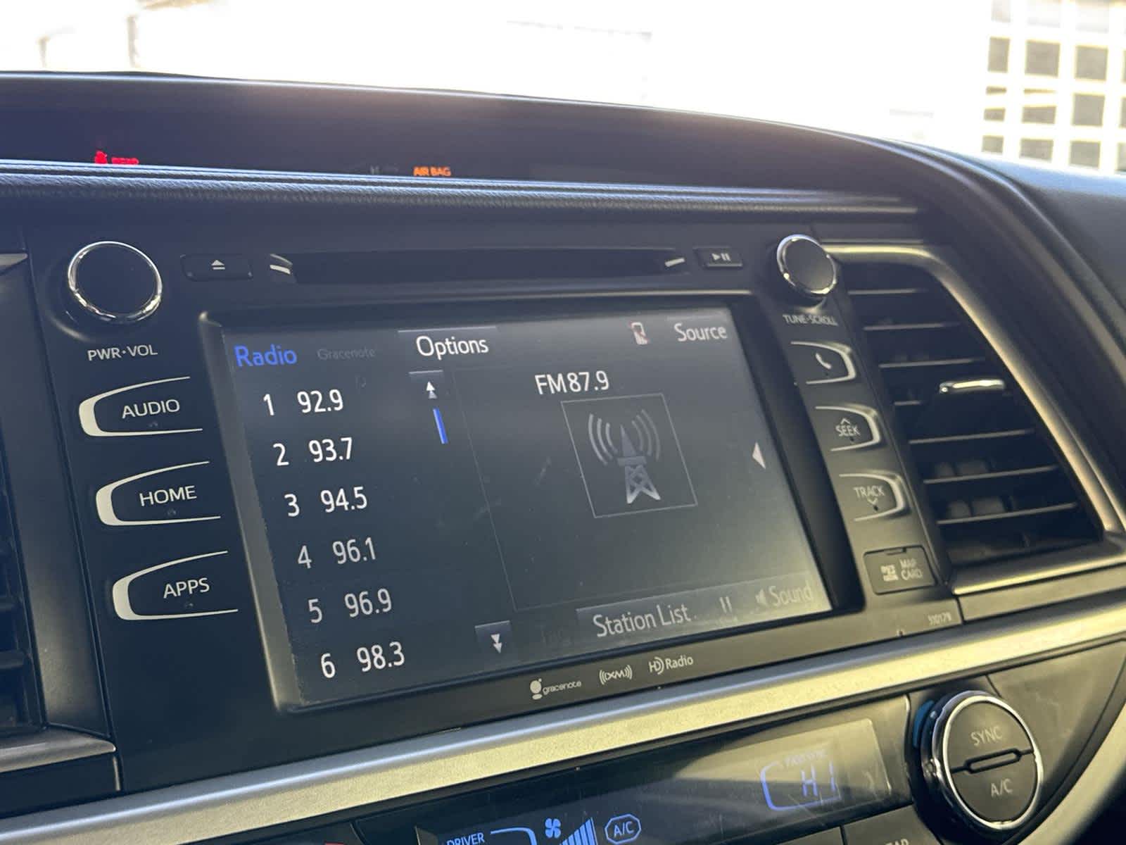 Thumbnail: 2018 Toyota Highlander - 18