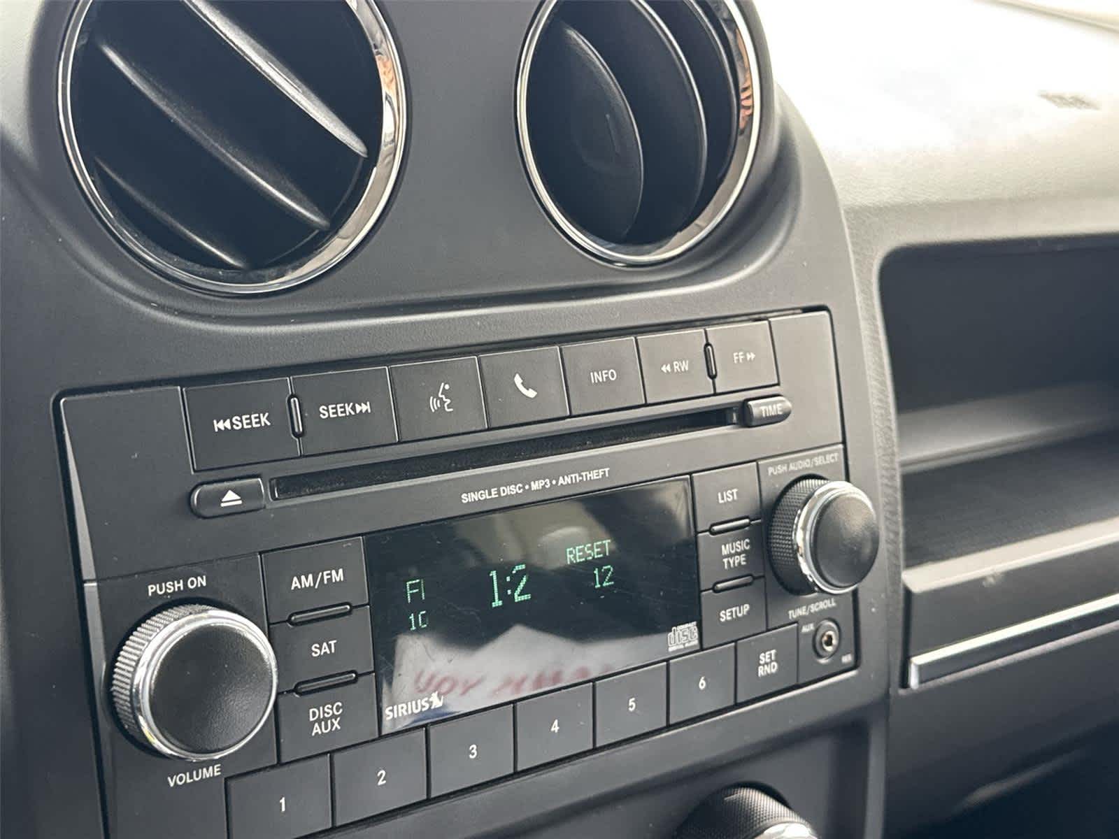 Thumbnail: 2016 Jeep Patriot - 16