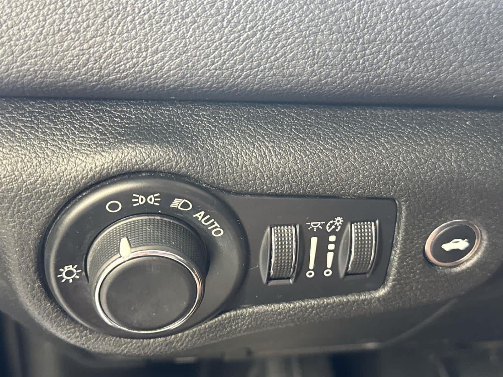 Thumbnail: 2015 Chrysler 200 - 22