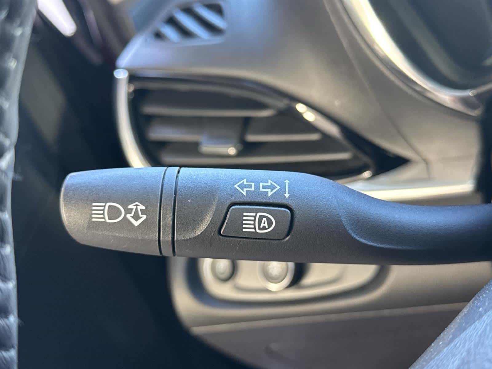 Thumbnail: 2018 Chevrolet Volt - 25