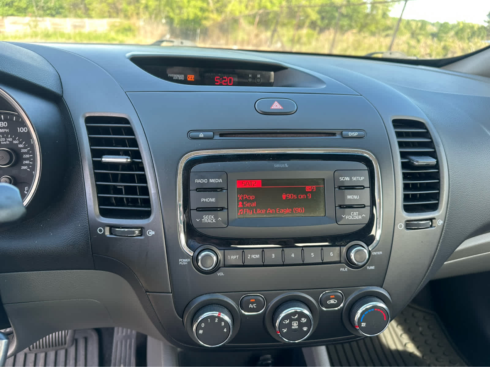 Thumbnail: 2018 Kia Forte - 9