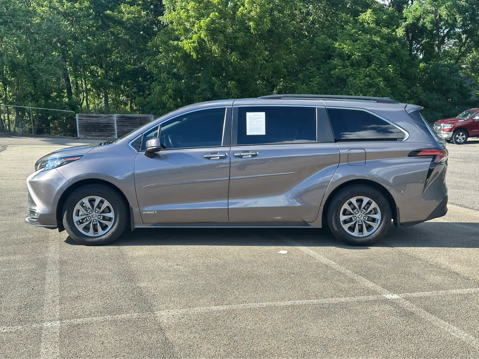 Thumbnail: 2021 Toyota Sienna - 4