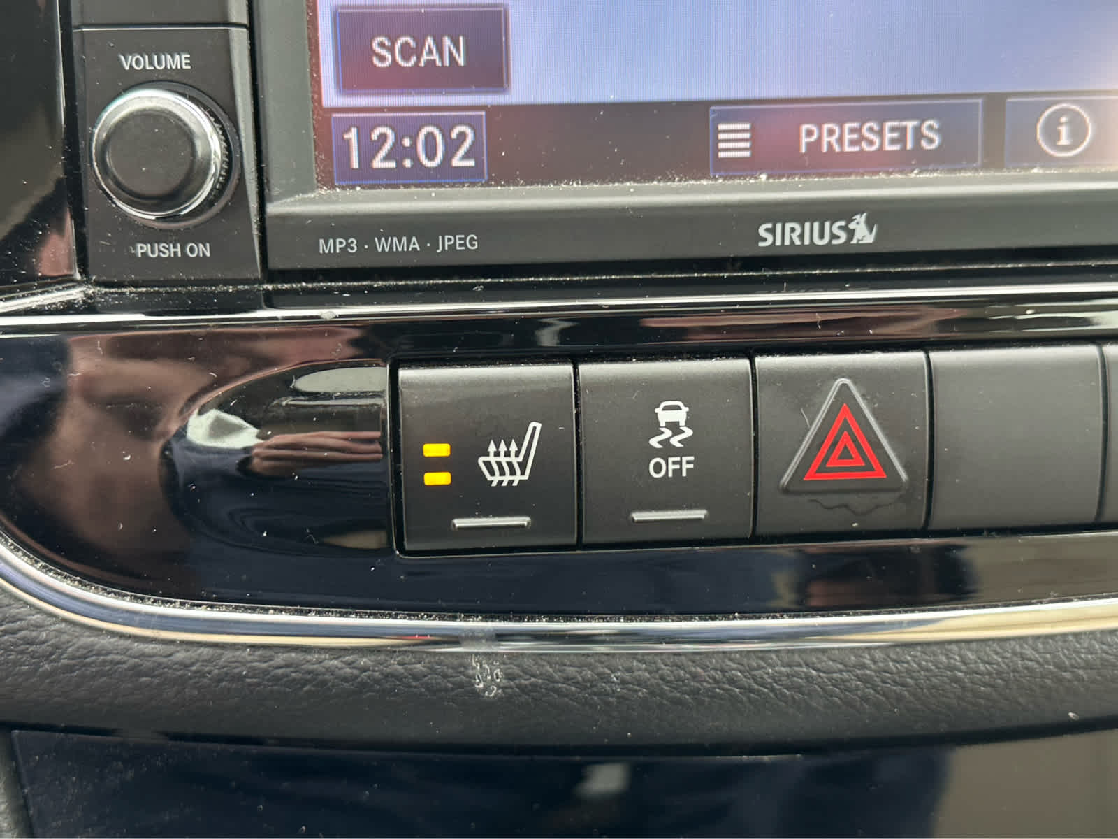Thumbnail: 2012 Chrysler 200 - 15