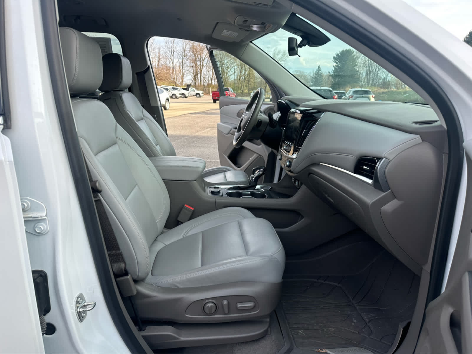 Thumbnail: 2021 Chevrolet Traverse - 20