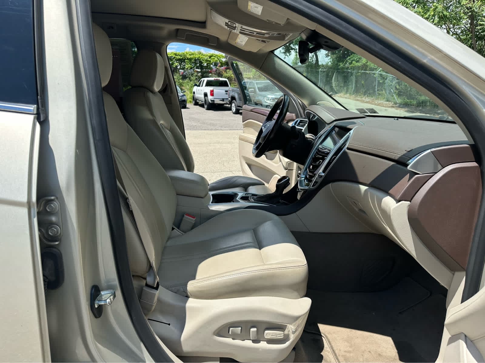 Thumbnail: 2015 Cadillac SRX - 21