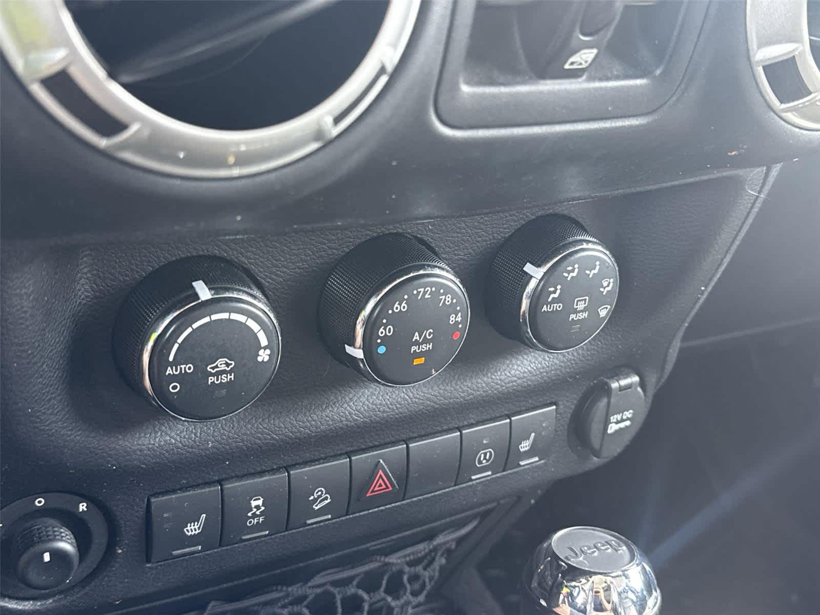 Thumbnail: 2016 Jeep Wrangler - 17