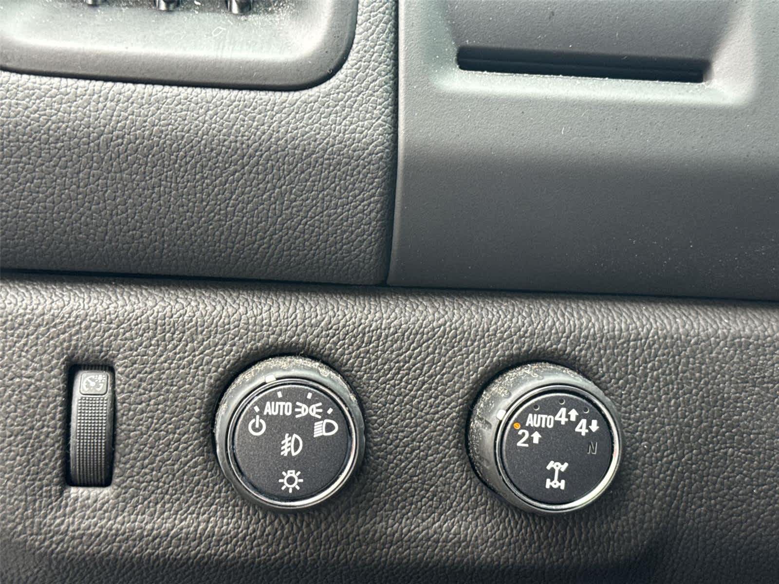 Thumbnail: 2022 Chevrolet Colorado - 23