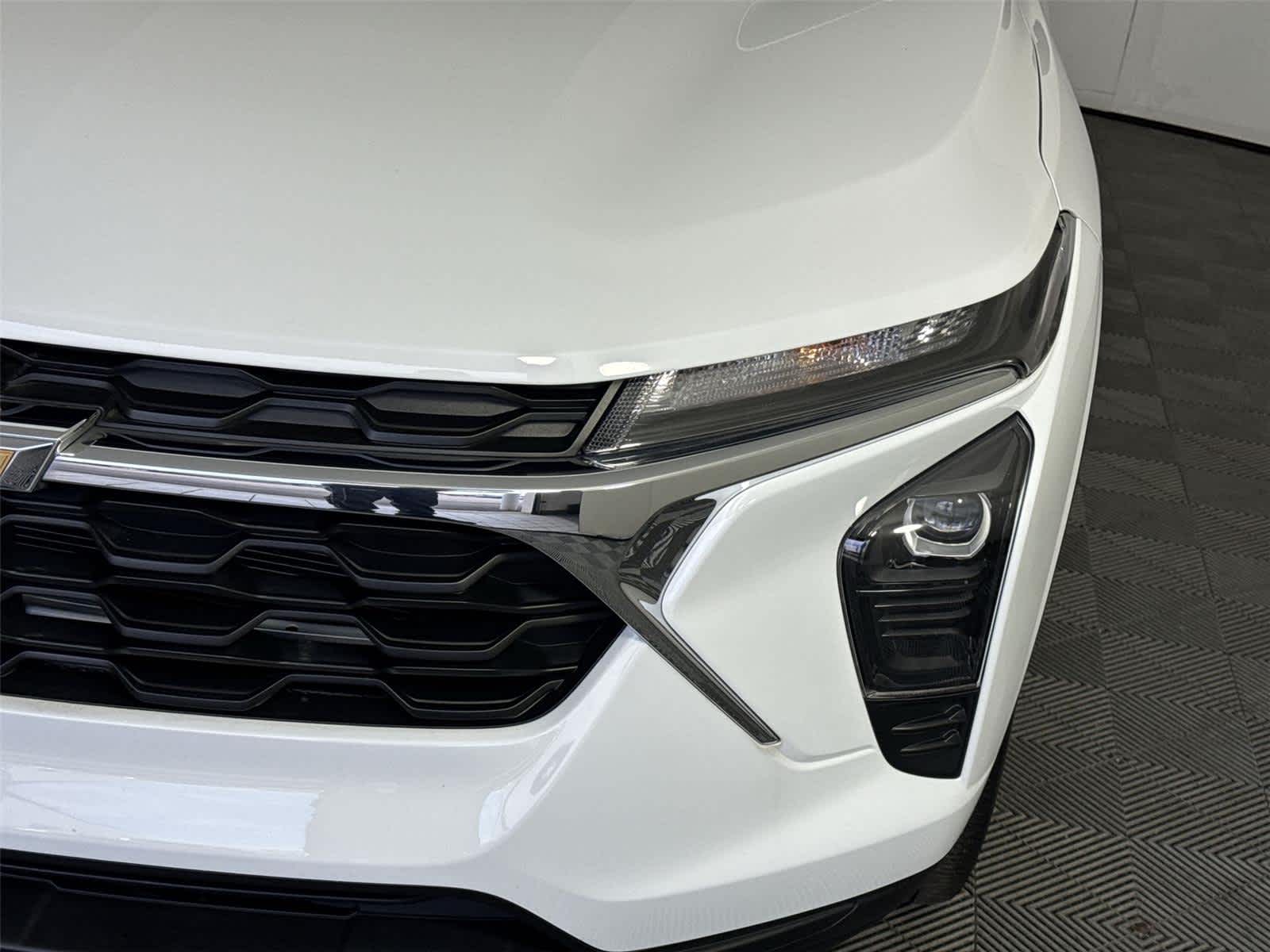 Thumbnail: 2024 Chevrolet Trax - 9