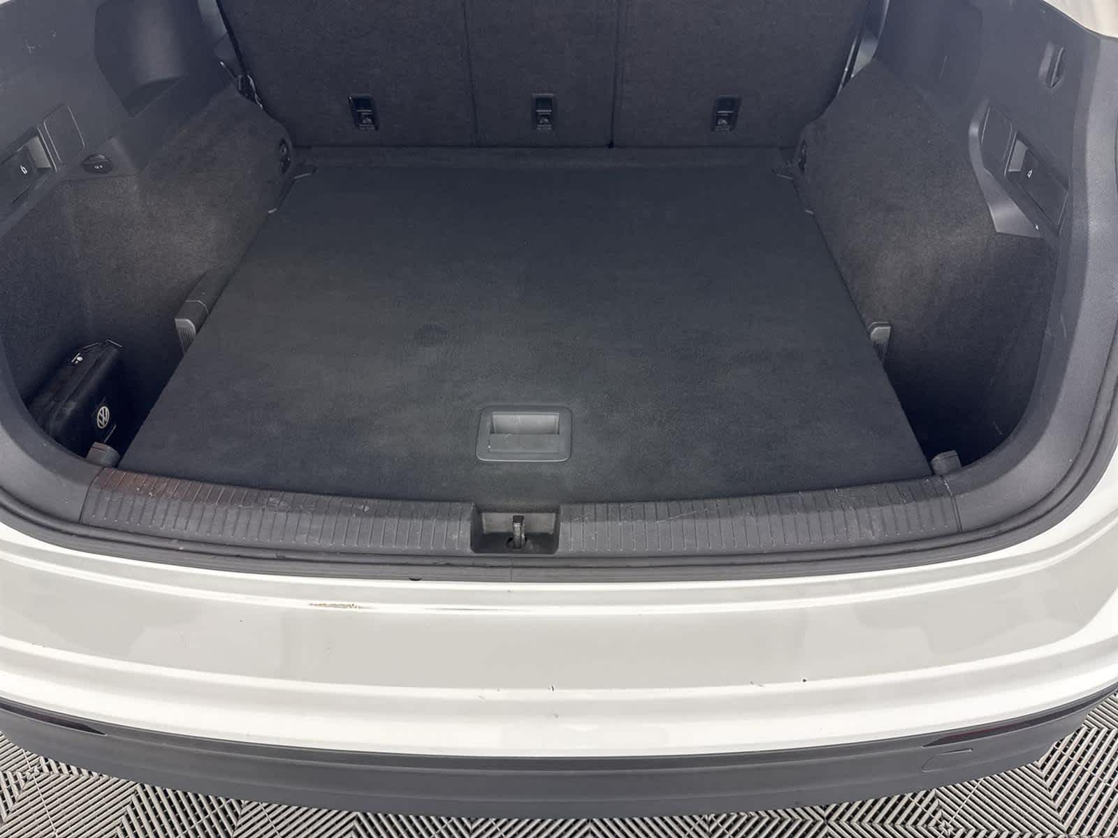Thumbnail: 2018 Volkswagen Tiguan - 13