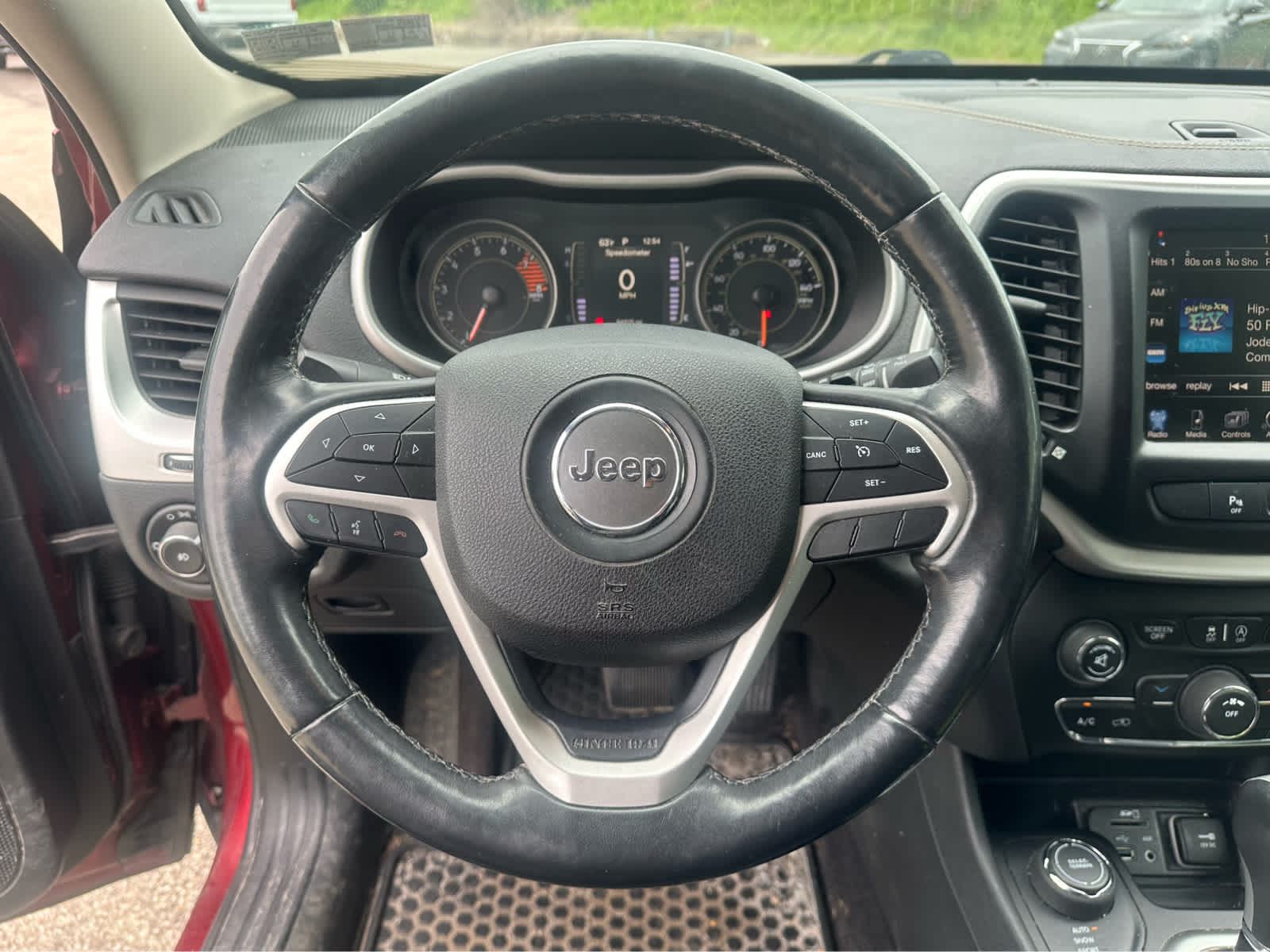Thumbnail: 2018 Jeep Cherokee - 10