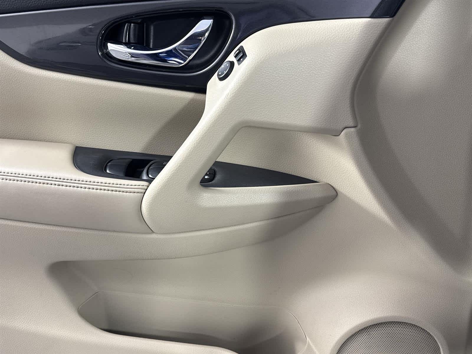 Thumbnail: 2020 Nissan Rogue - 21