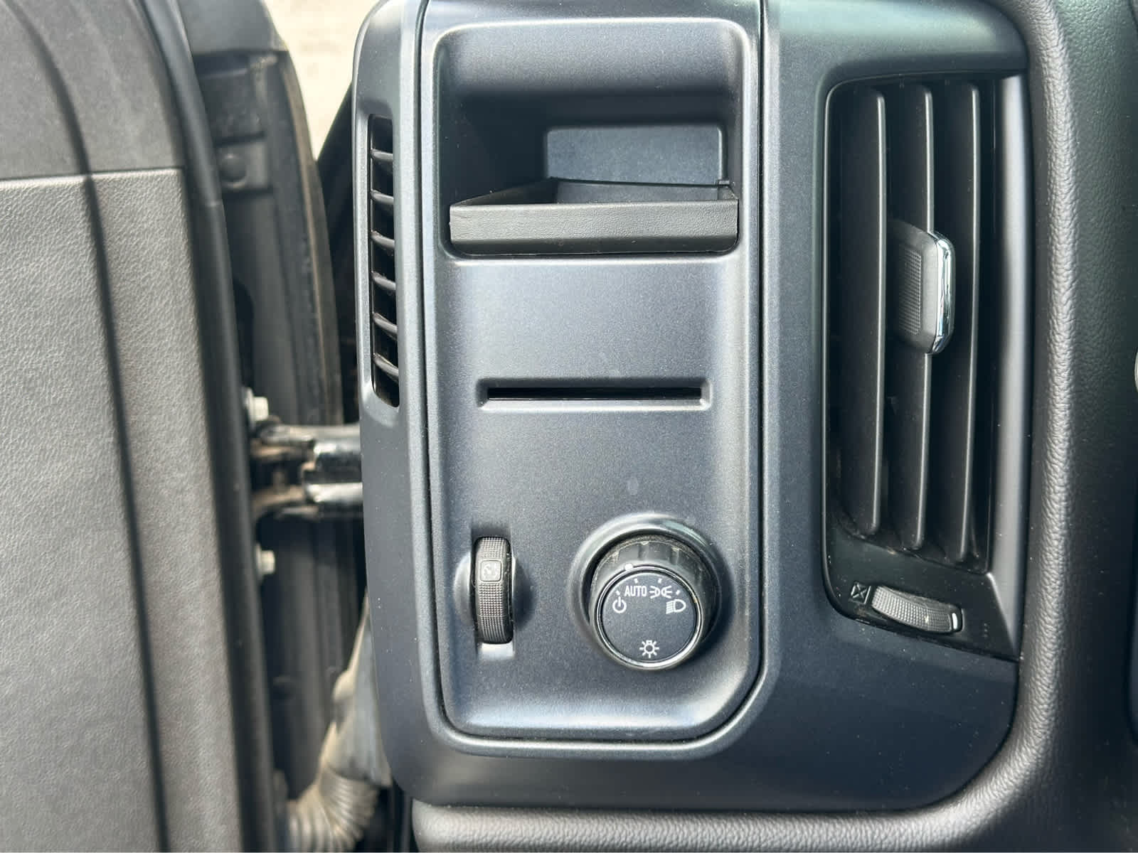 Thumbnail: 2018 Chevrolet Silverado 1500 - 21