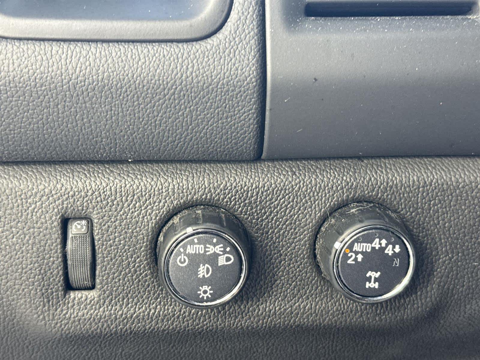 Thumbnail: 2022 Chevrolet Colorado - 22