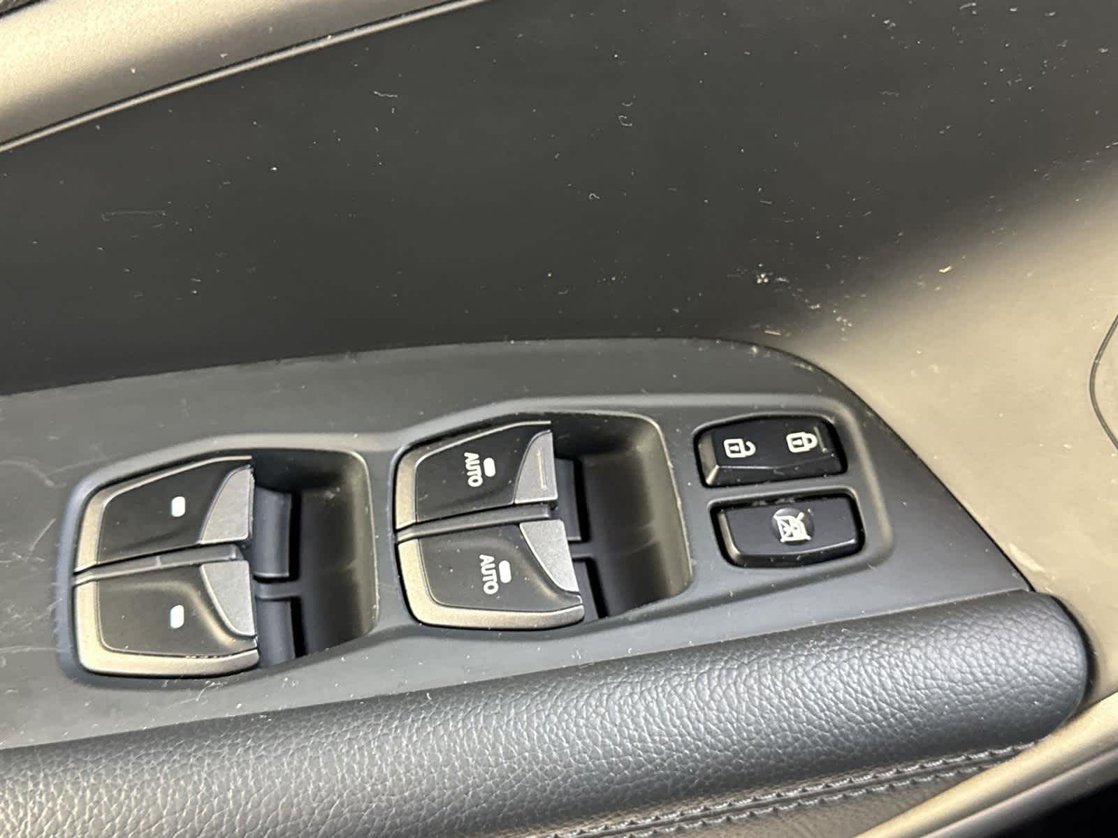 Thumbnail: 2016 Hyundai Santa Fe - 22