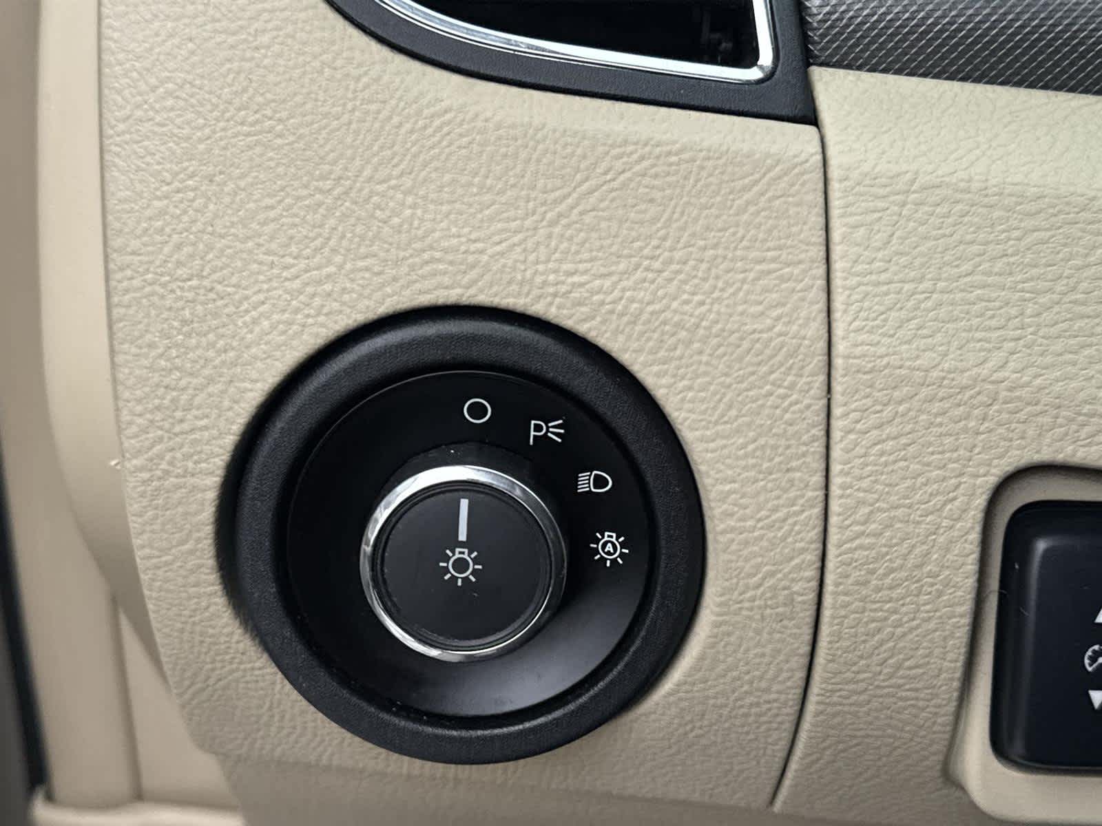 Thumbnail: 2017 Ford Taurus - 23