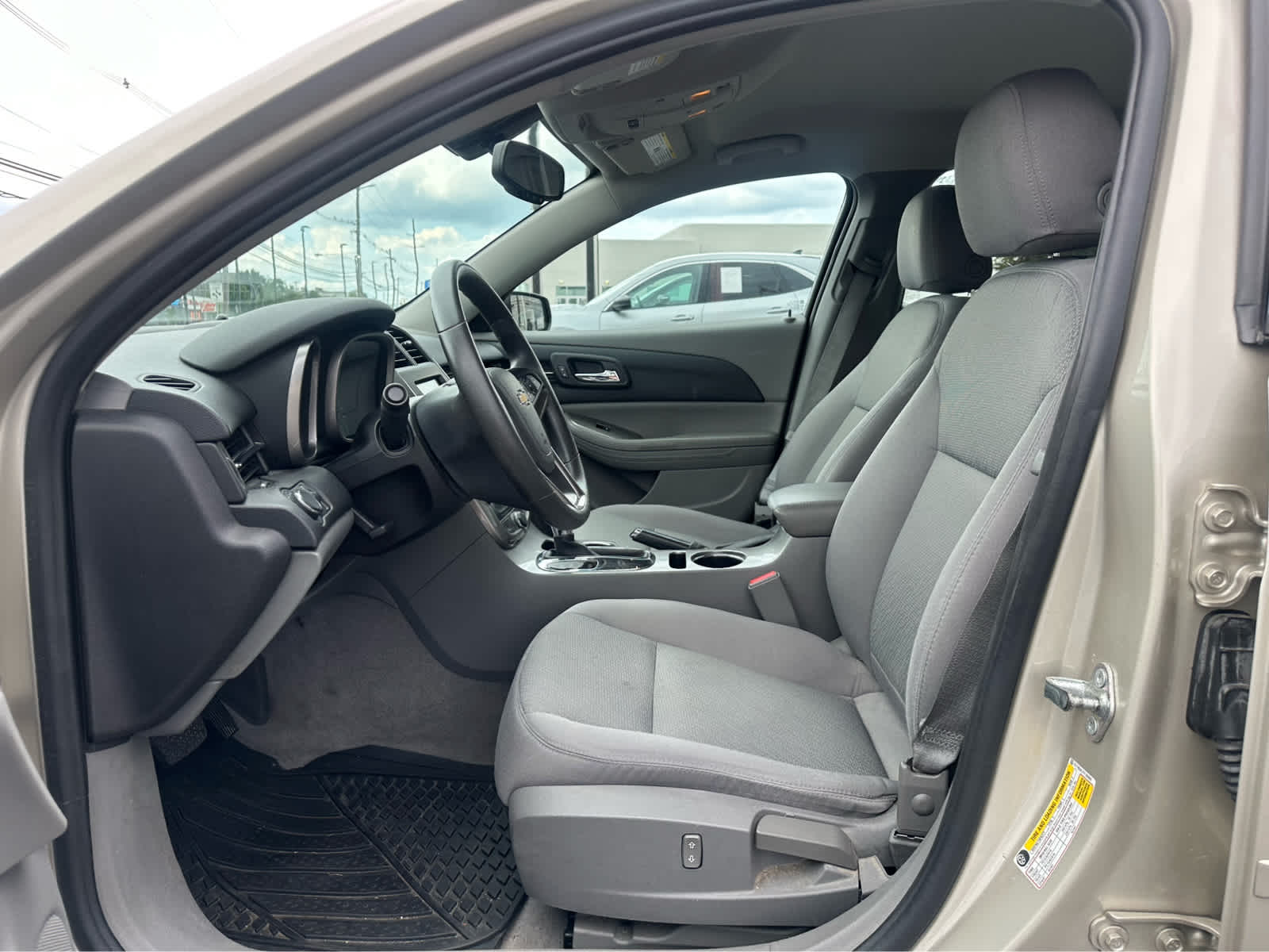 Thumbnail: 2015 Chevrolet Malibu - 9