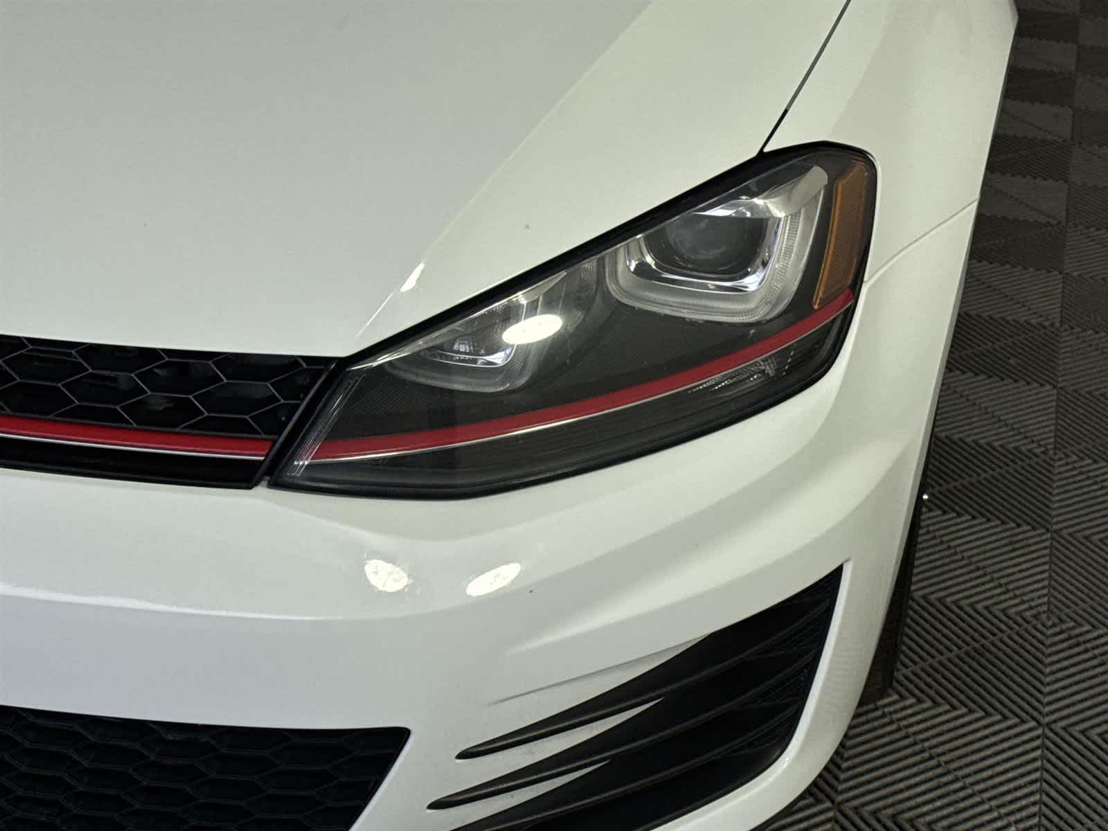 Thumbnail: 2017 Volkswagen Golf - 9