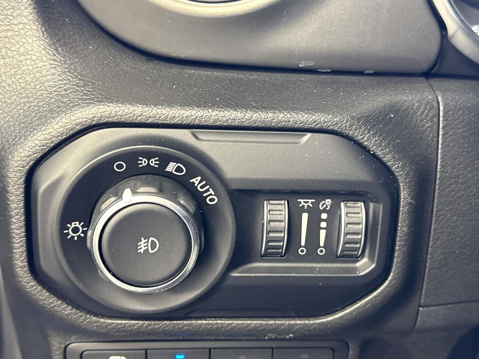 Thumbnail: 2022 Jeep Wrangler - 24