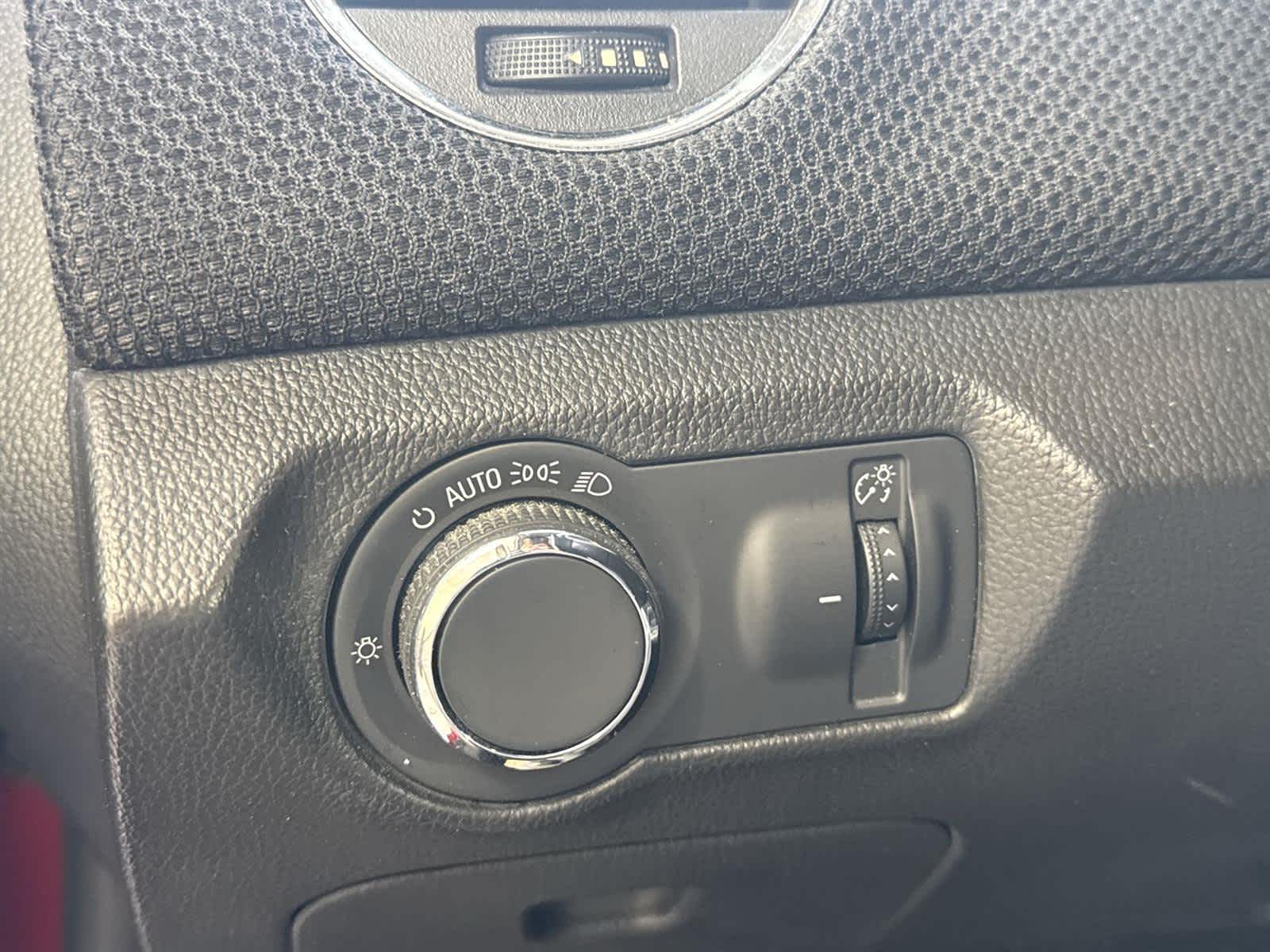 Thumbnail: 2014 Chevrolet Cruze - 23