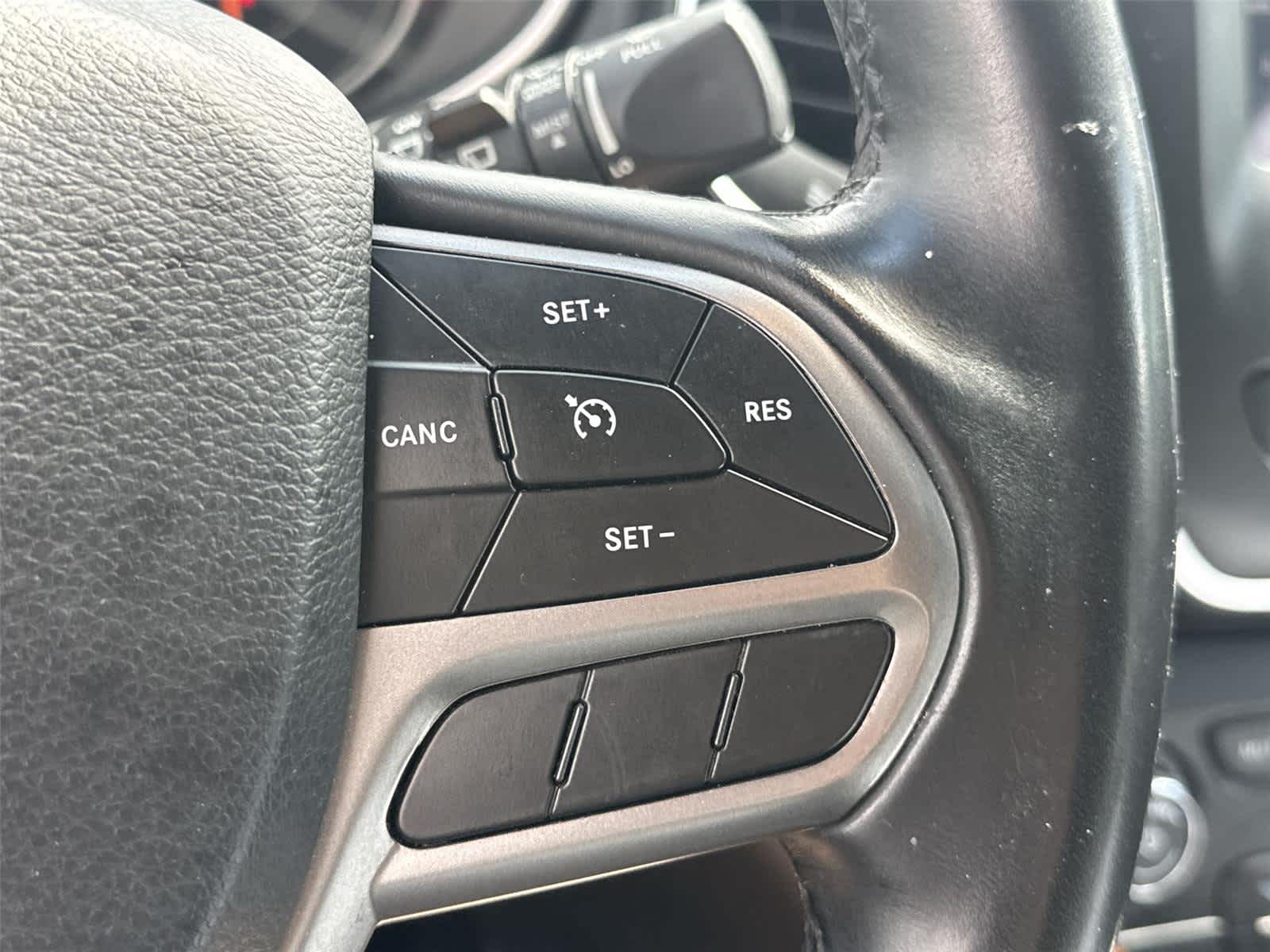 Thumbnail: 2019 Jeep Cherokee - 24