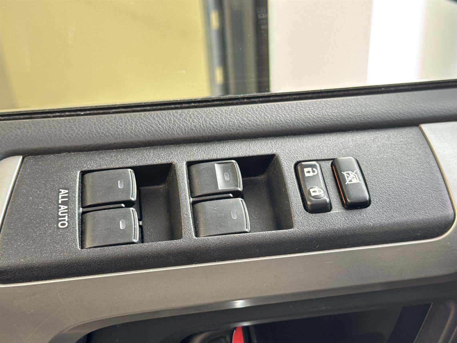 Thumbnail: 2015 Toyota 4Runner - 23