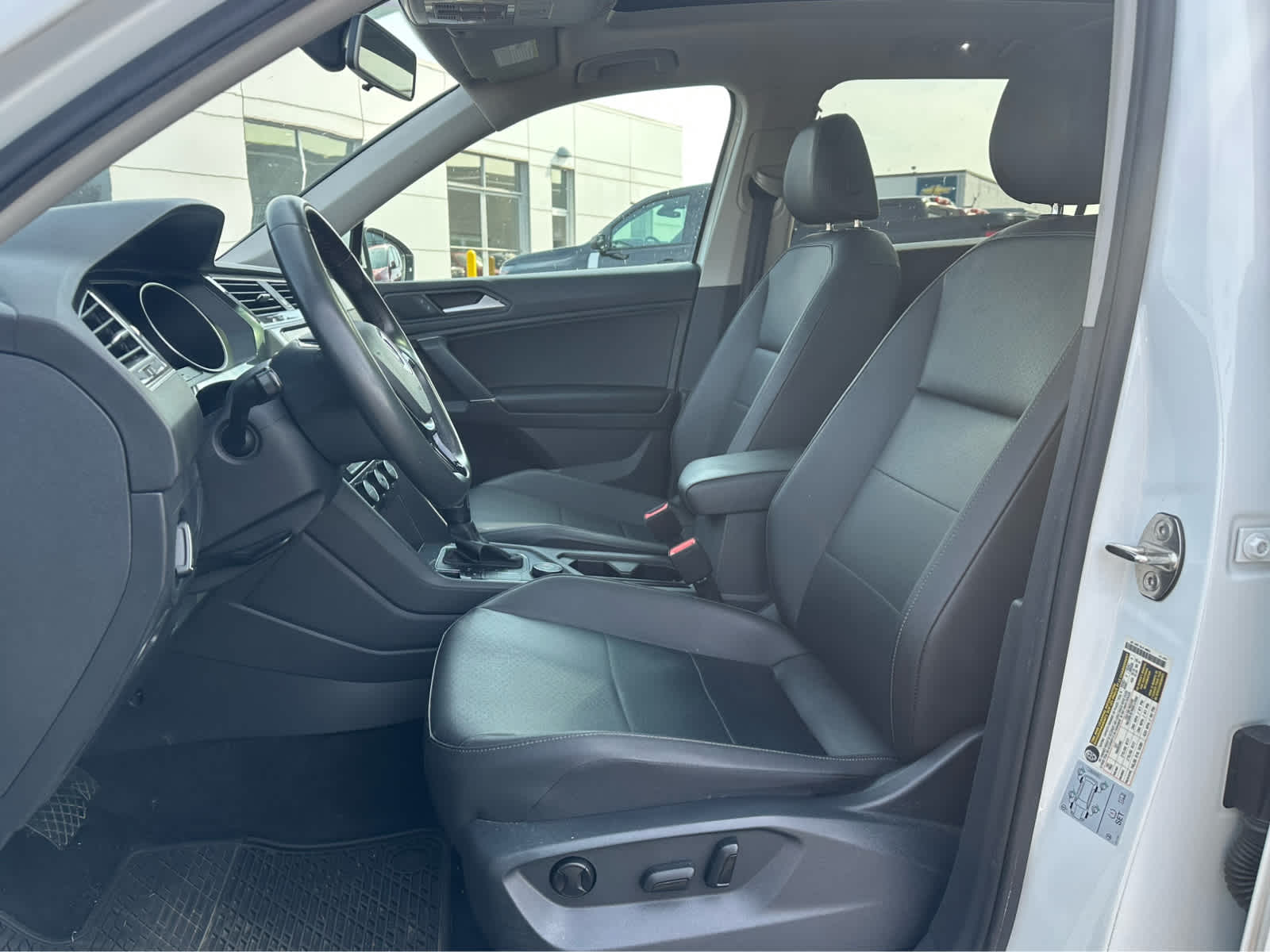 Thumbnail: 2020 Volkswagen Tiguan - 10