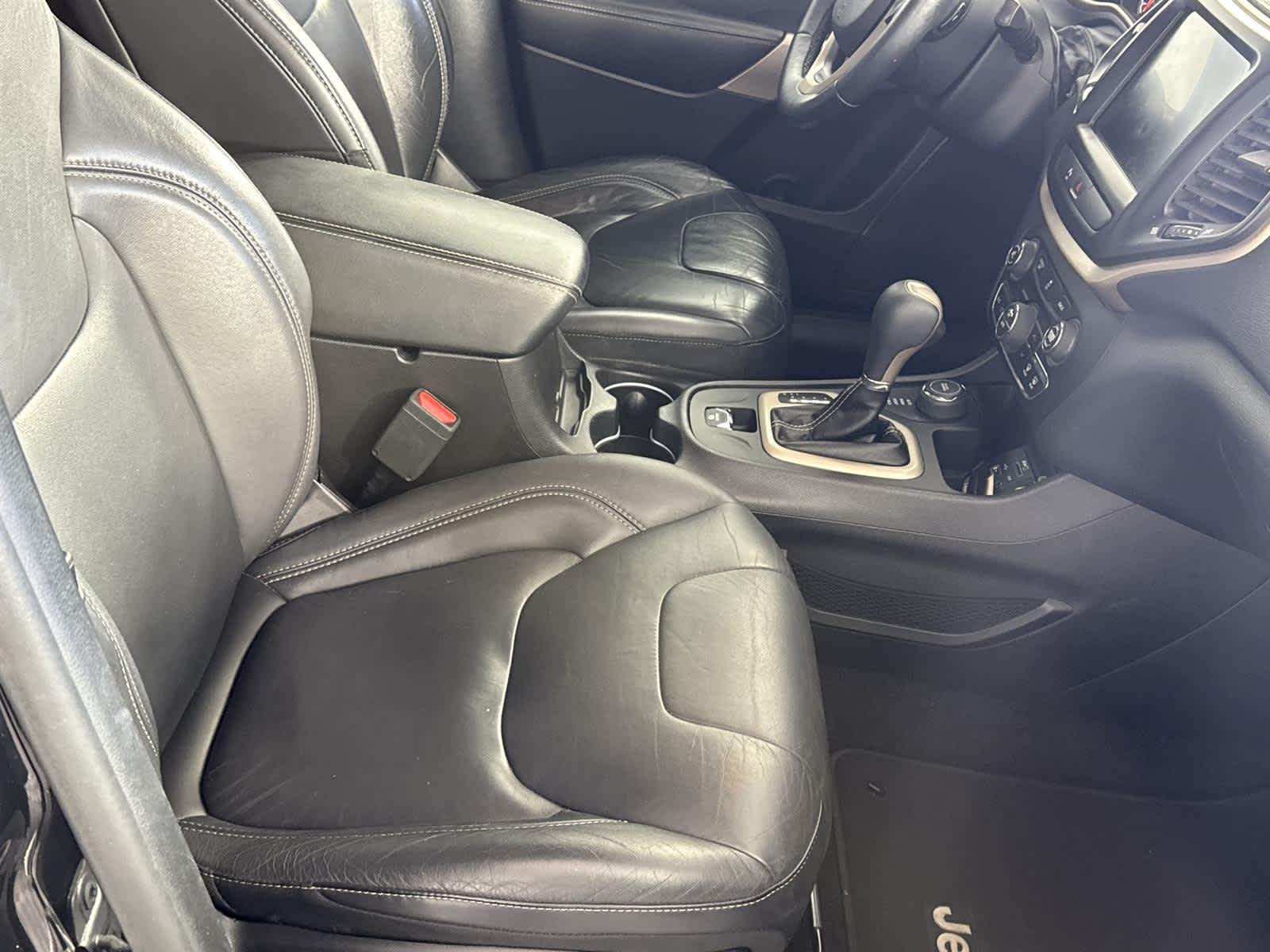 Thumbnail: 2018 Jeep Cherokee - 15