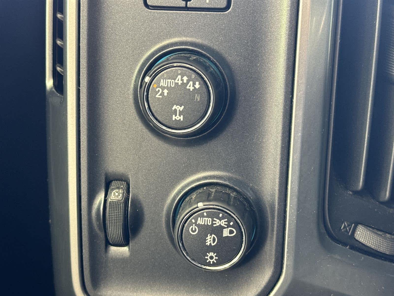 Thumbnail: 2017 Chevrolet Silverado 1500 - 23