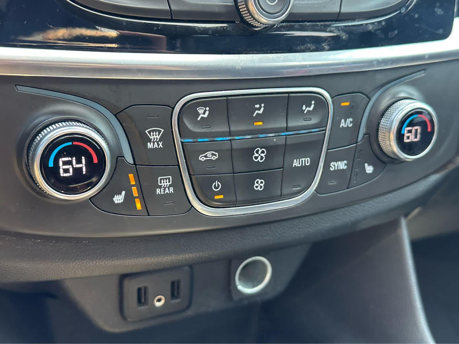 Thumbnail: 2019 Chevrolet Traverse - 15