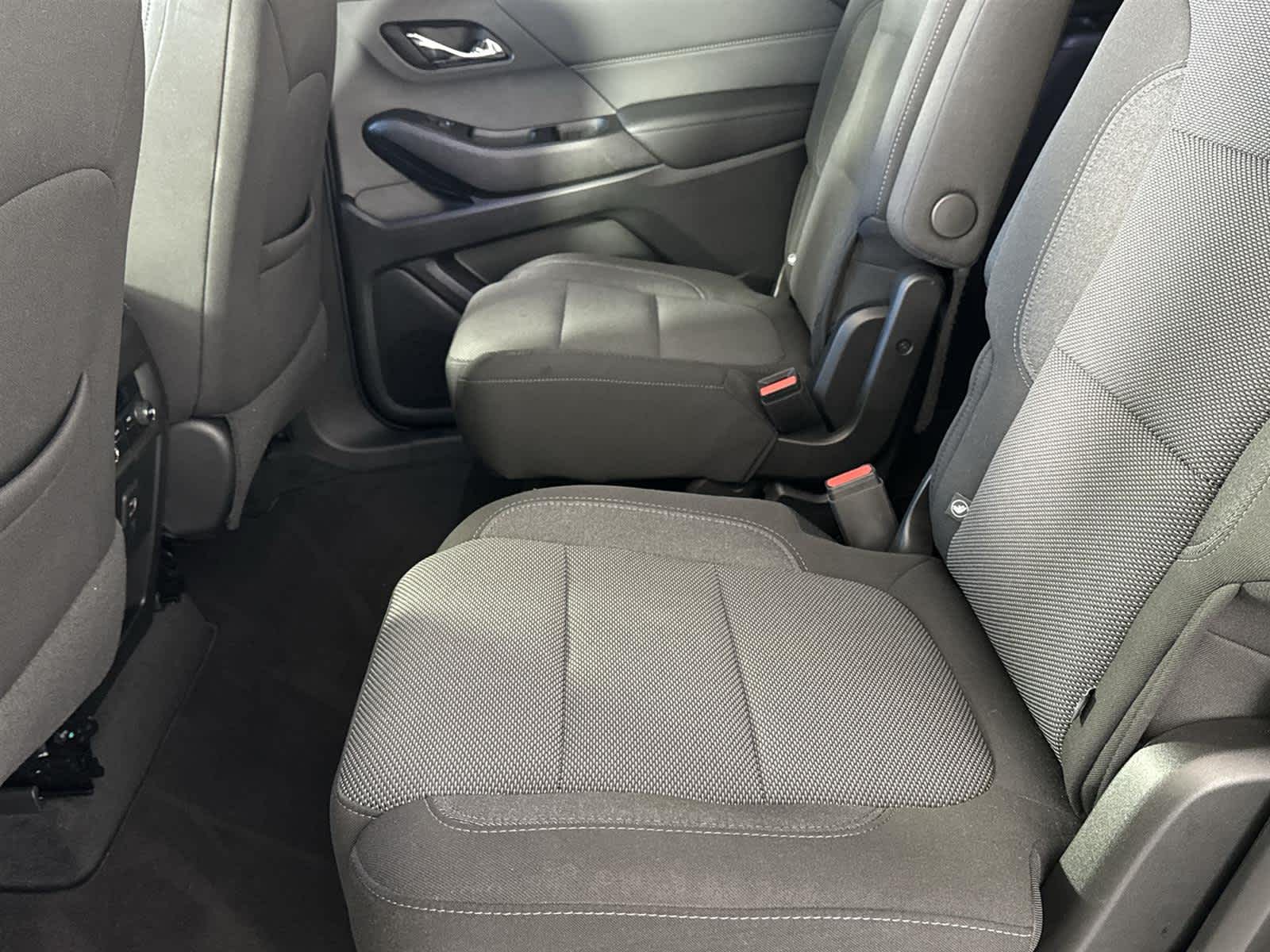 Thumbnail: 2023 Chevrolet Traverse - 14