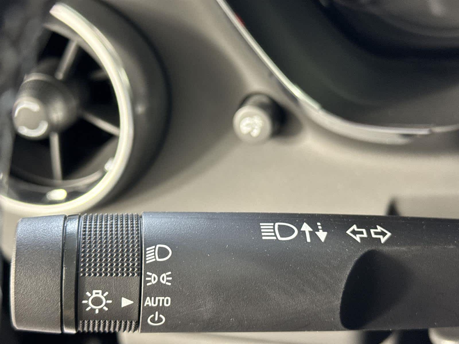 Thumbnail: 2020 Chevrolet Camaro - 25