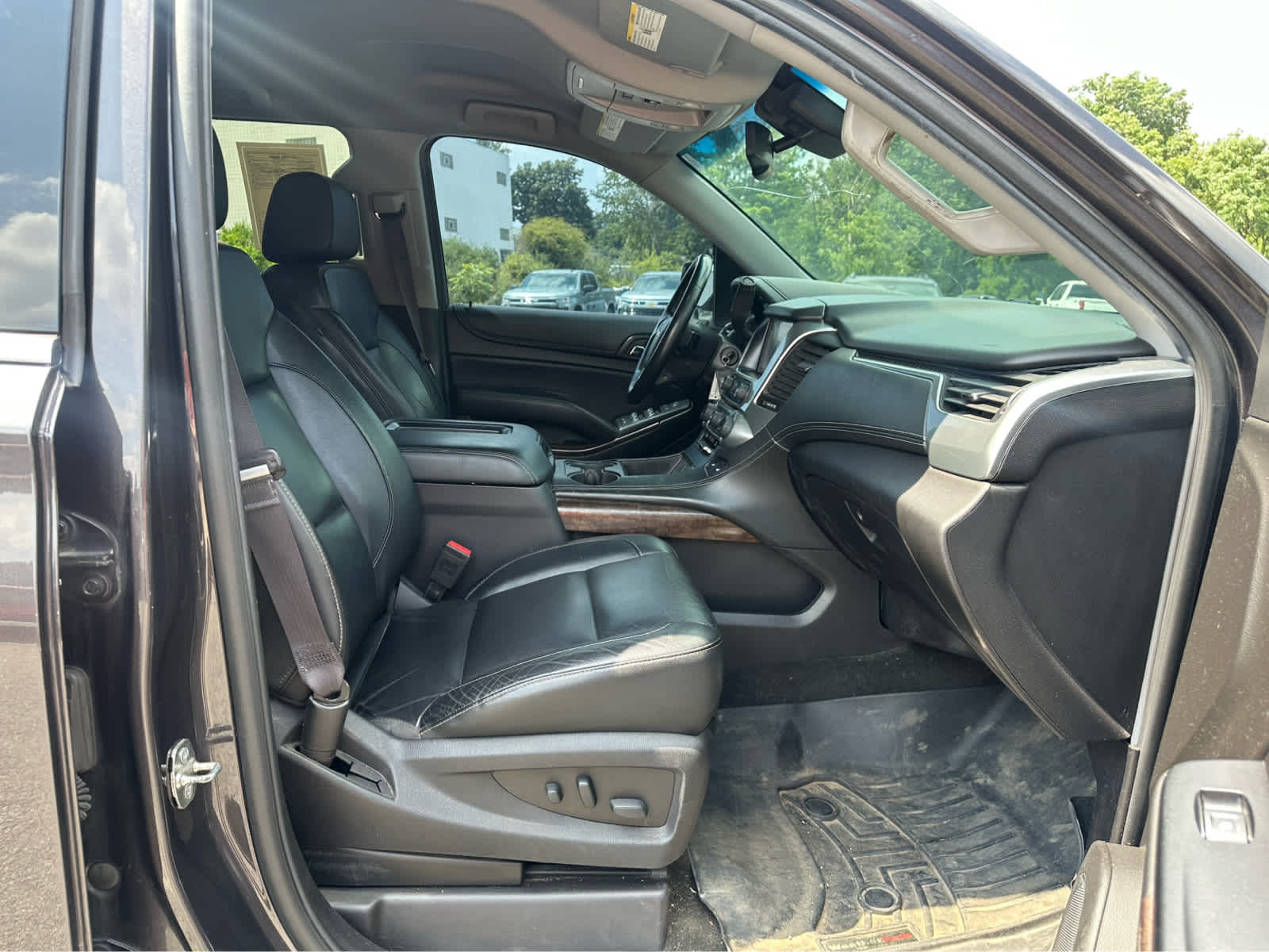 Thumbnail: 2017 Chevrolet Tahoe - 21