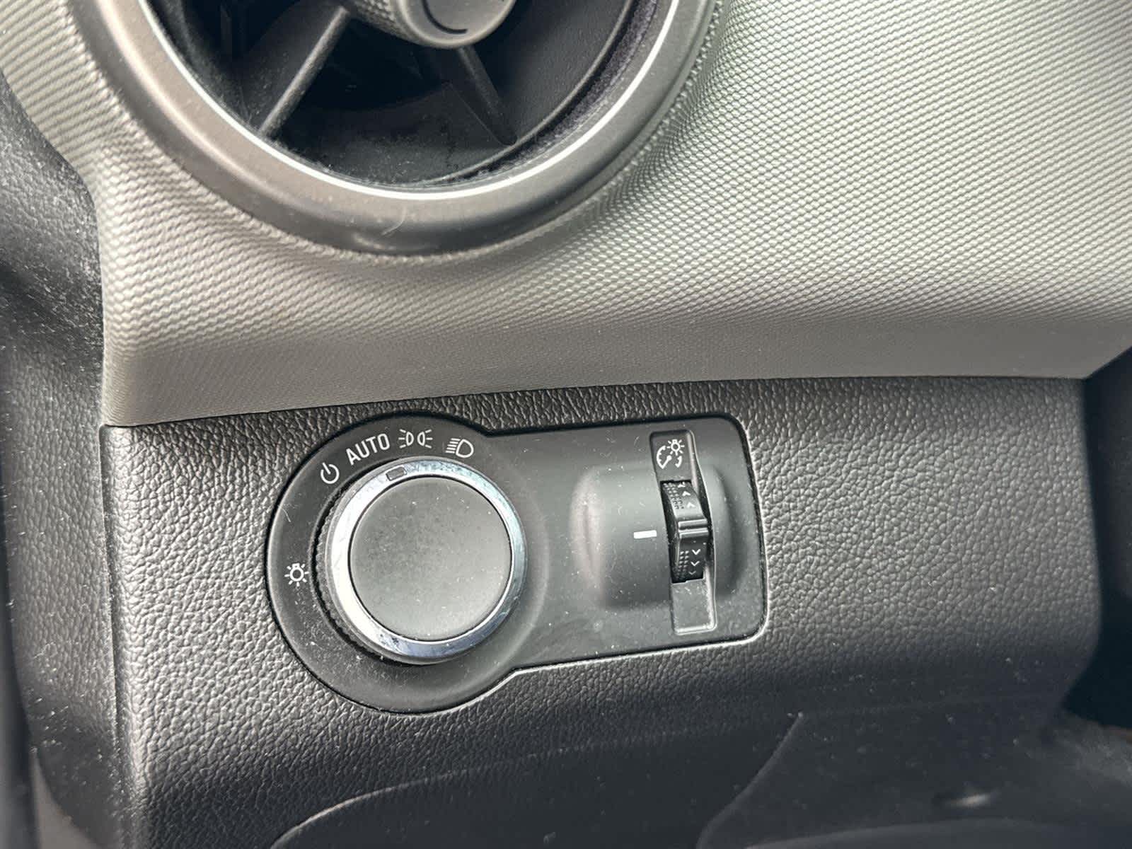 Thumbnail: 2014 Chevrolet Sonic - 24