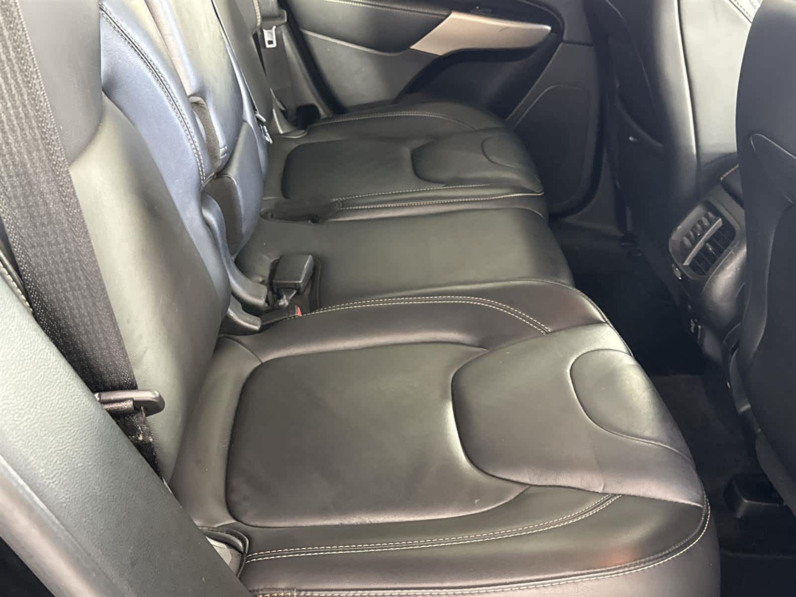 Thumbnail: 2018 Jeep Cherokee - 14