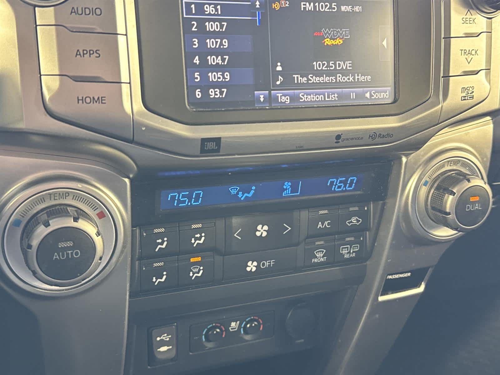 Thumbnail: 2015 Toyota 4Runner - 19