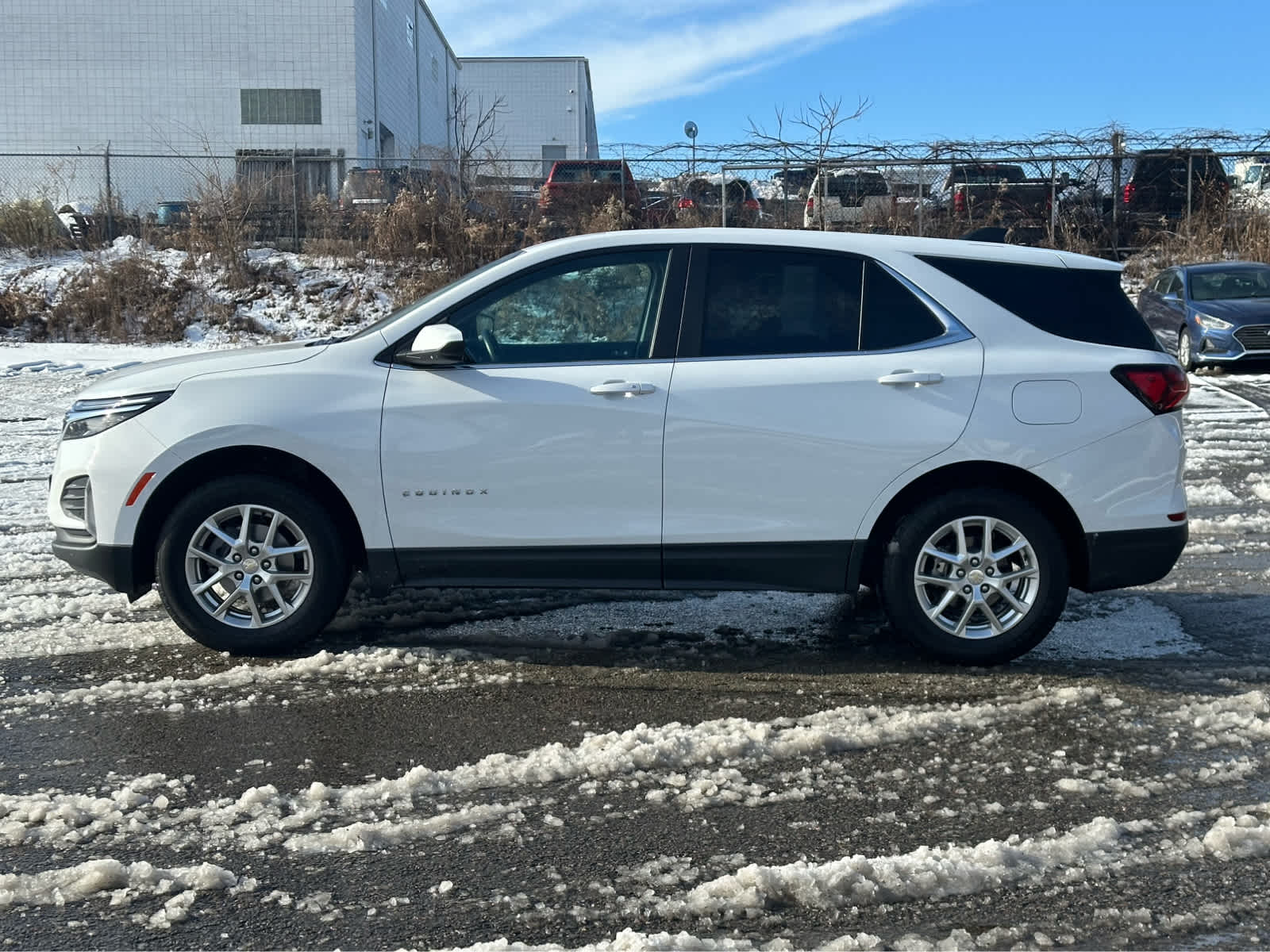 Thumbnail: 2022 Chevrolet Equinox - 4