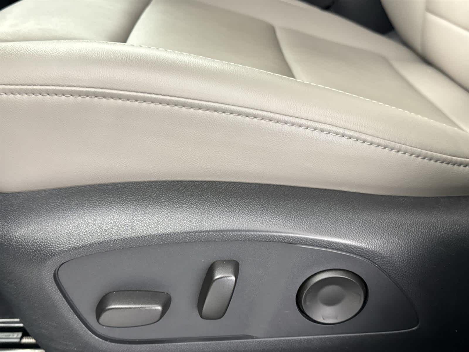 Thumbnail: 2024 GMC Acadia - 13