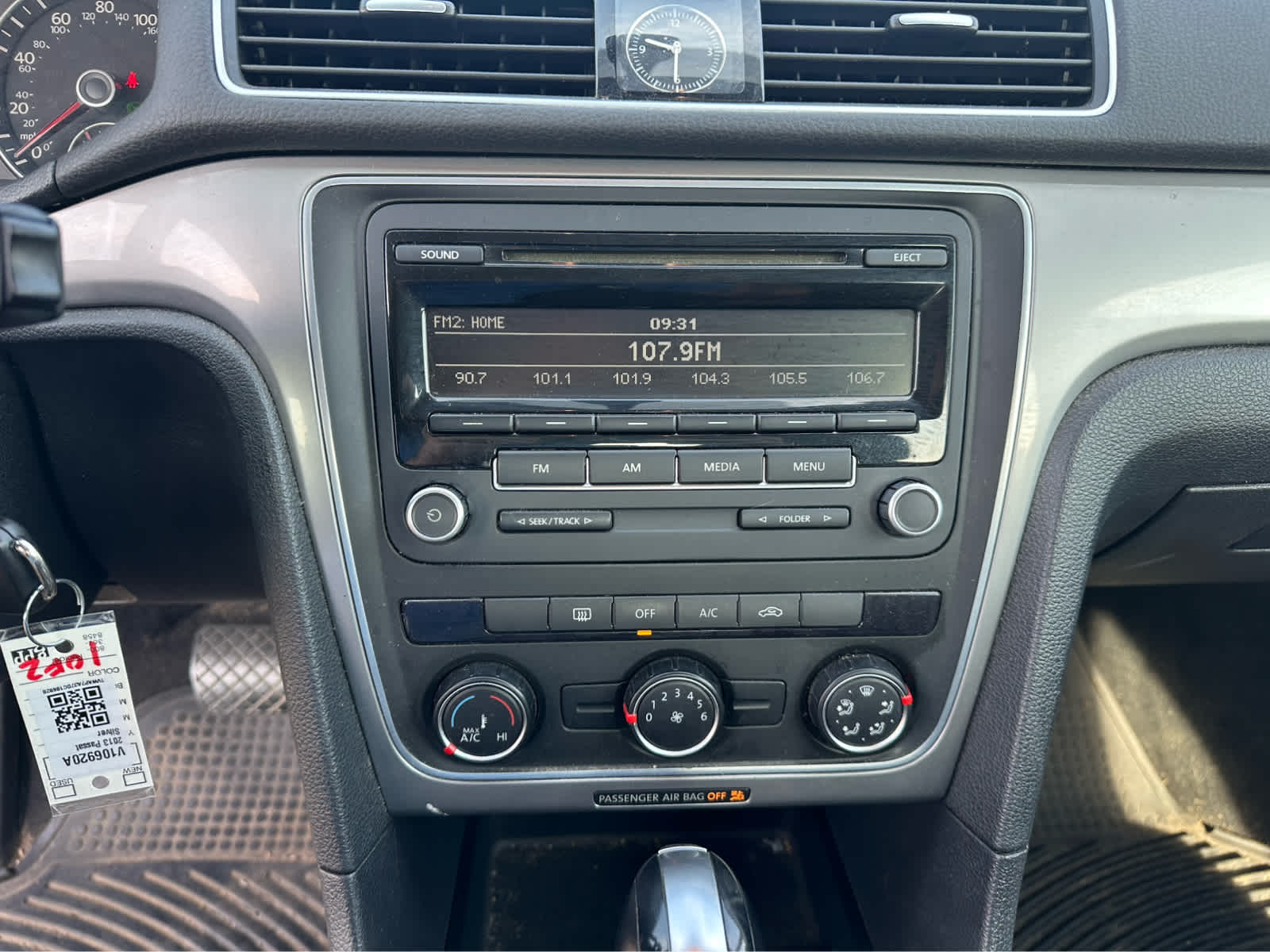 Thumbnail: 2013 Volkswagen Passat - 12