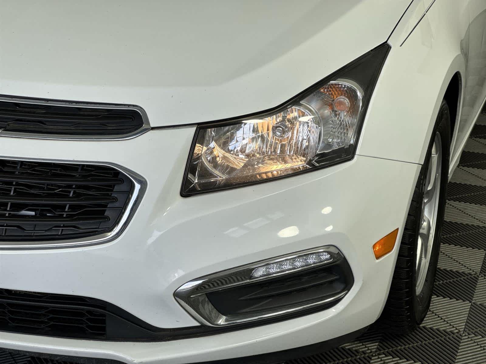 Thumbnail: 2015 Chevrolet Cruze - 9