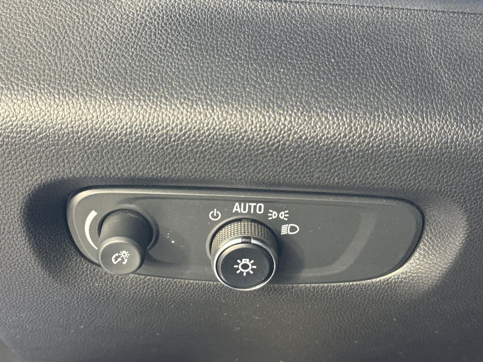 Thumbnail: 2023 Chevrolet Traverse - 27