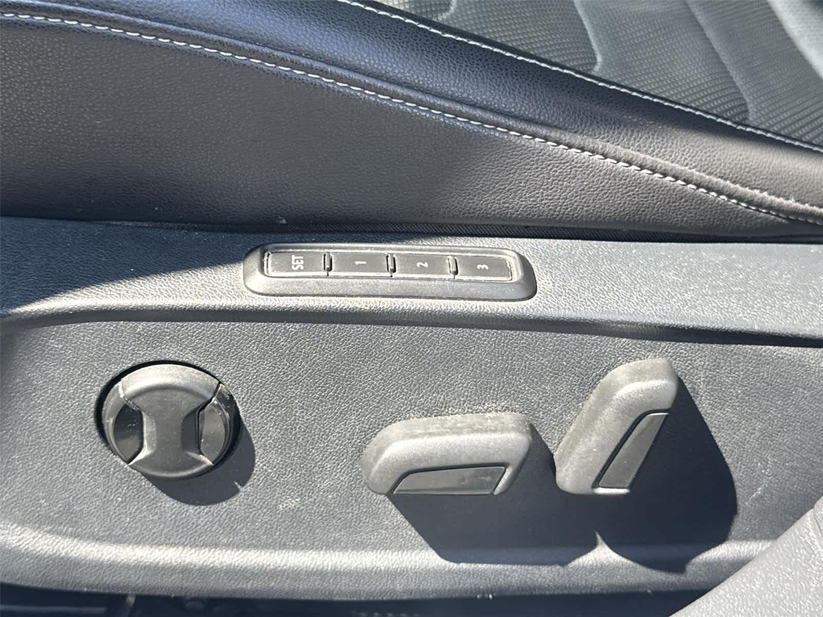 Thumbnail: 2019 Volkswagen Jetta - 12