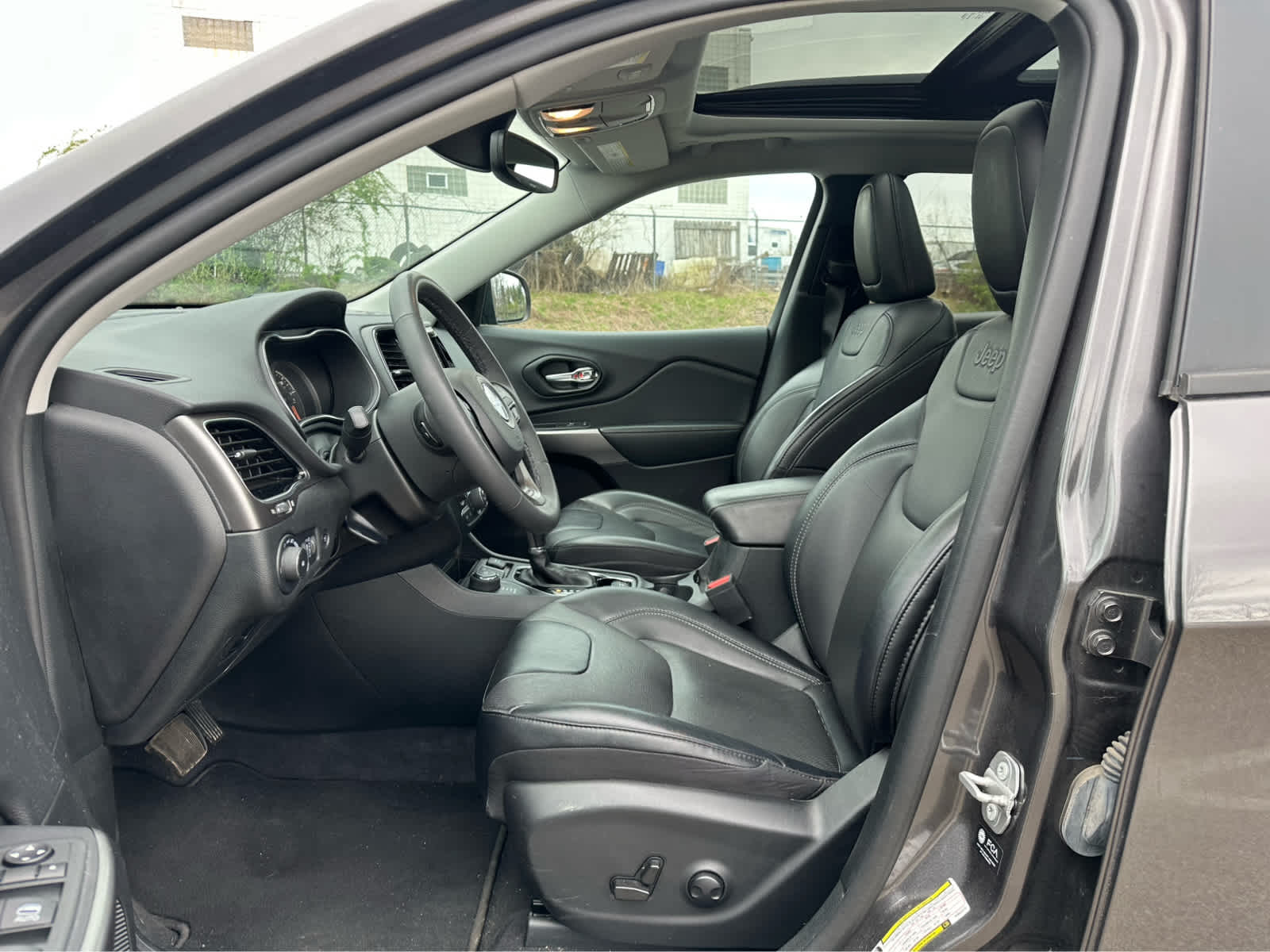 Thumbnail: 2022 Jeep Cherokee - 9