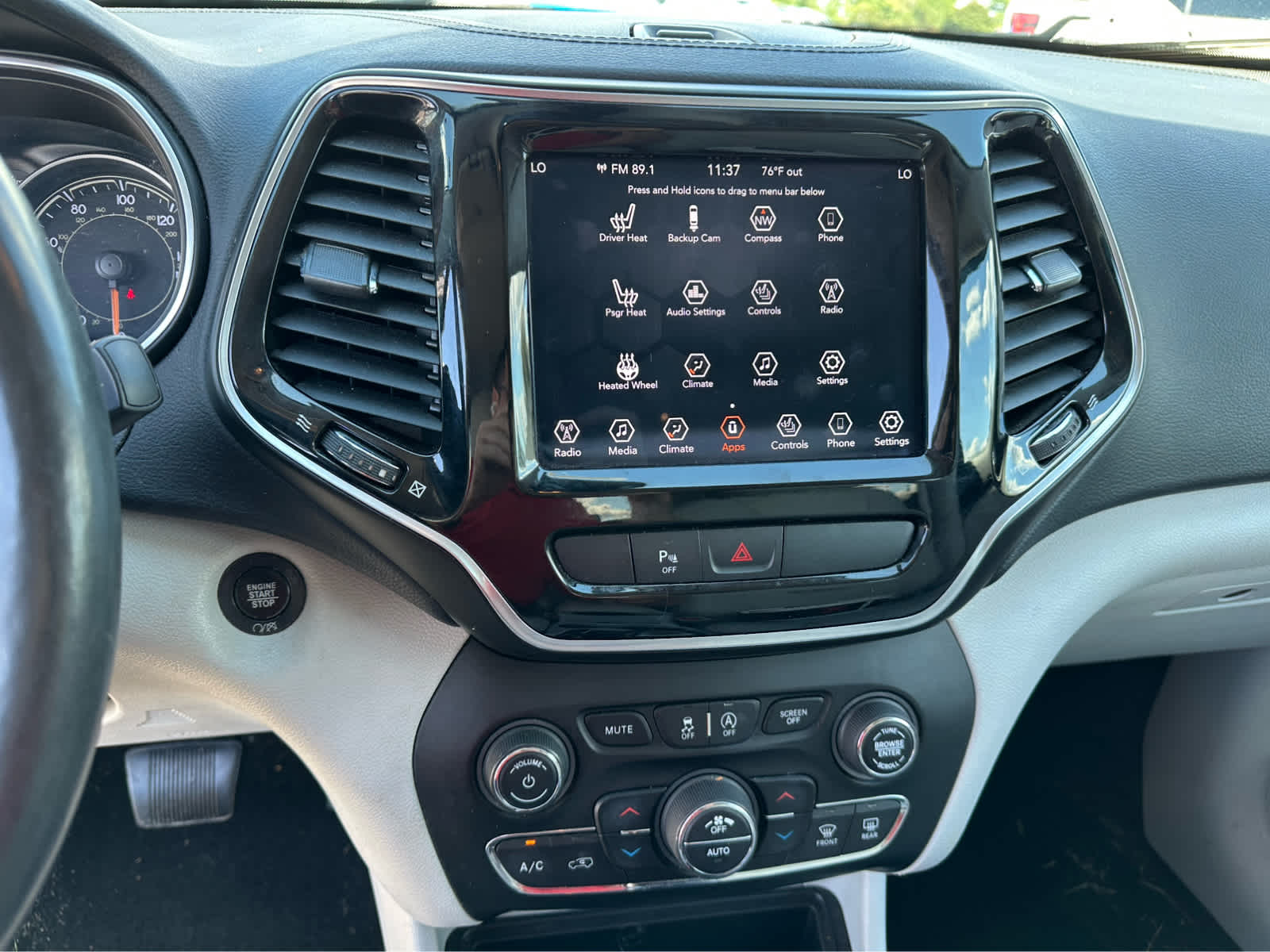 Thumbnail: 2019 Jeep Cherokee - 12