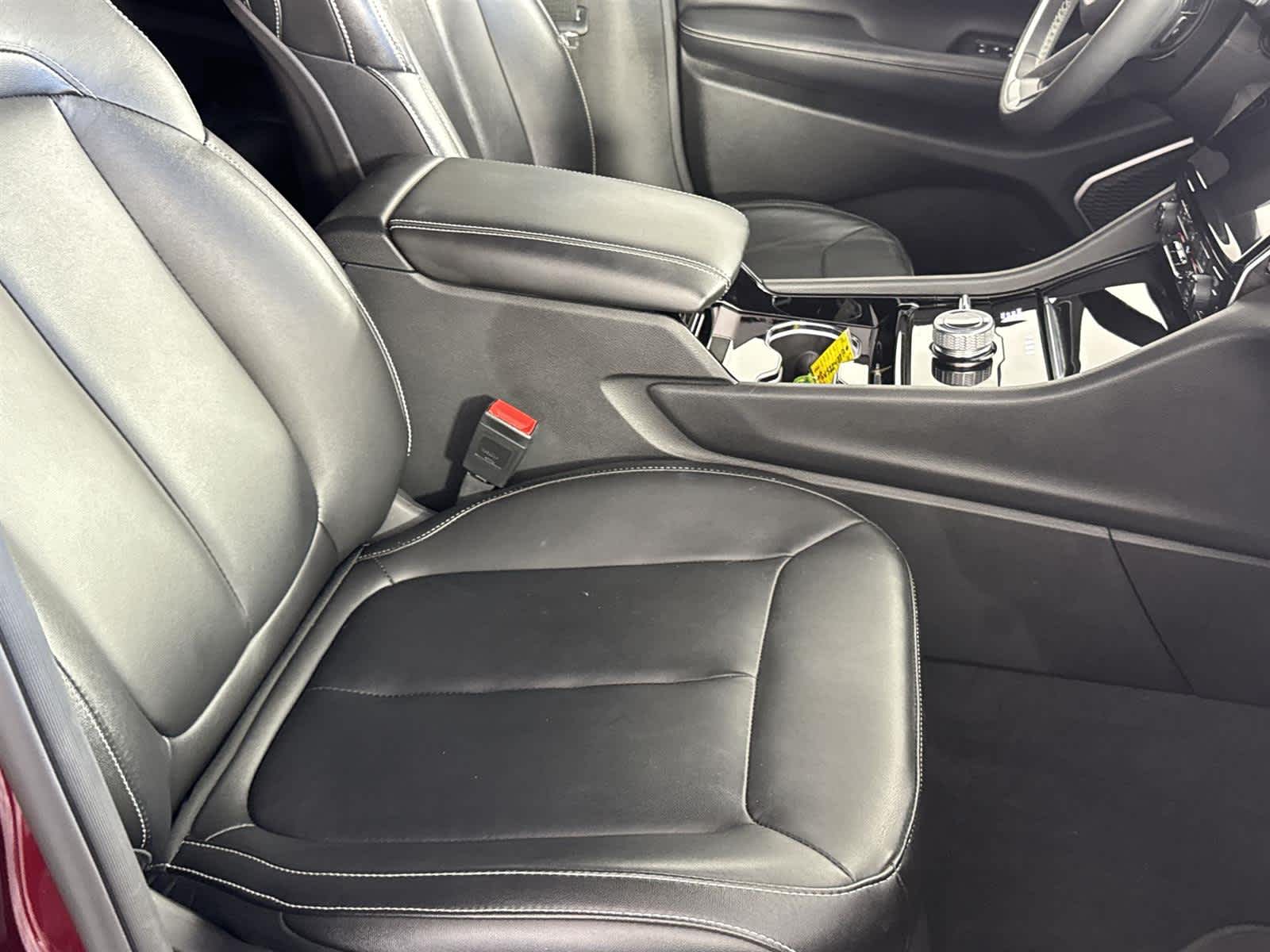 Thumbnail: 2023 Jeep Grand Cherokee - 16