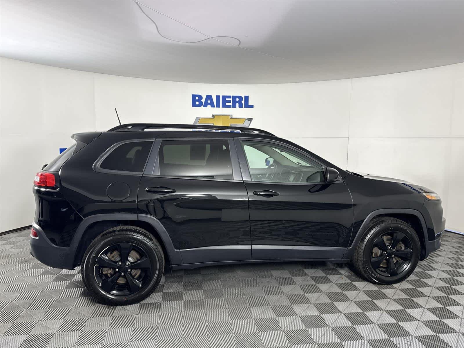 Thumbnail: 2018 Jeep Cherokee - 6